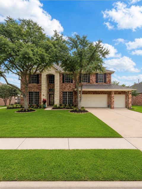 413 Willow Pointe Dr — Centerpointe Sec 6 2004