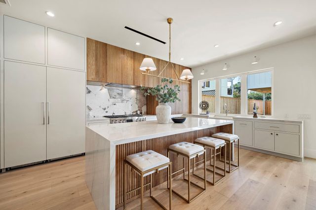 408 Pecore St — Woodland Heights