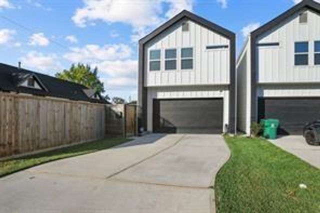 5317 Jefferson St — Jefferson Luxury Homes