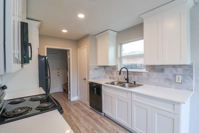 5027 Monteith Dr — Fairfax