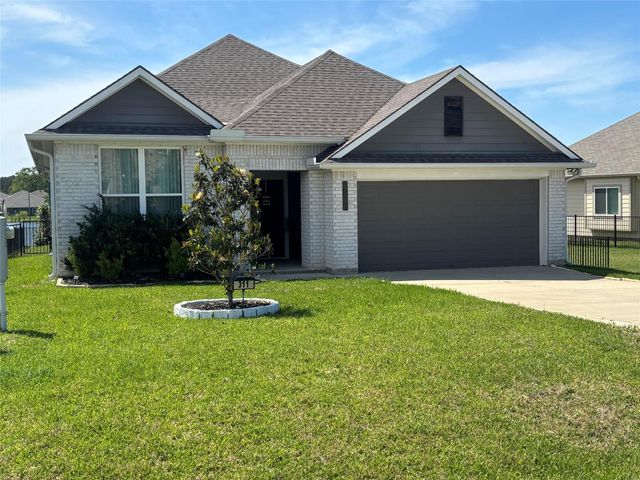 311 Shoreview Dr — The Lakes at Crockett Martin