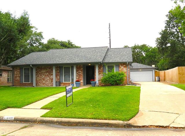 1006 Crossfield Dr — Nottingham Country