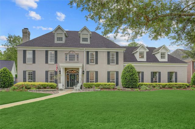 18 Dartmoor Ct — Sweetwater