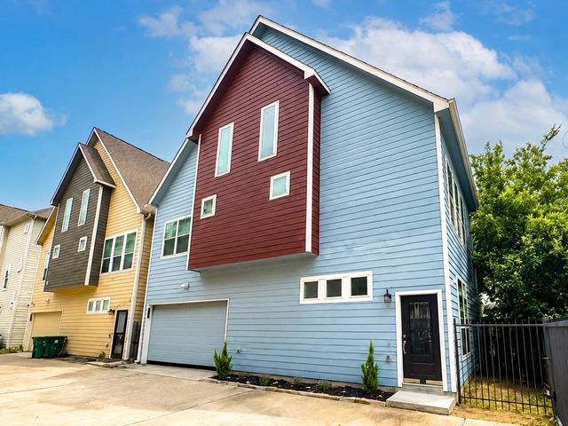 724 Link Rd — Enclave/Newer Heights