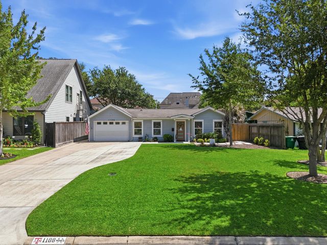 1108 Wakefield Dr — Oak Forest
