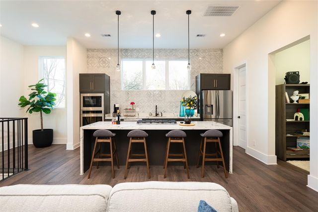 917 Thompson St — Thompson Villa Park