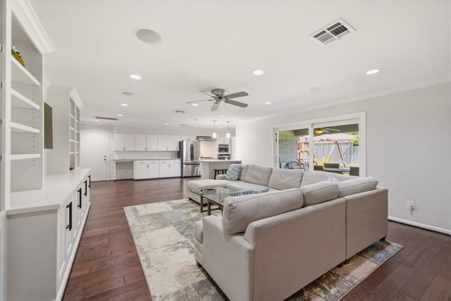 5434 Valkeith Dr — Marilyn Estates