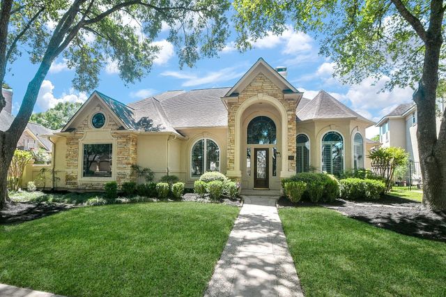 19 Clear Springs Ct — New Territory Point Royale
