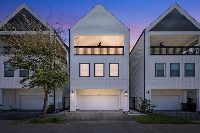 414 N Live Oak St A — Live Oak Grove