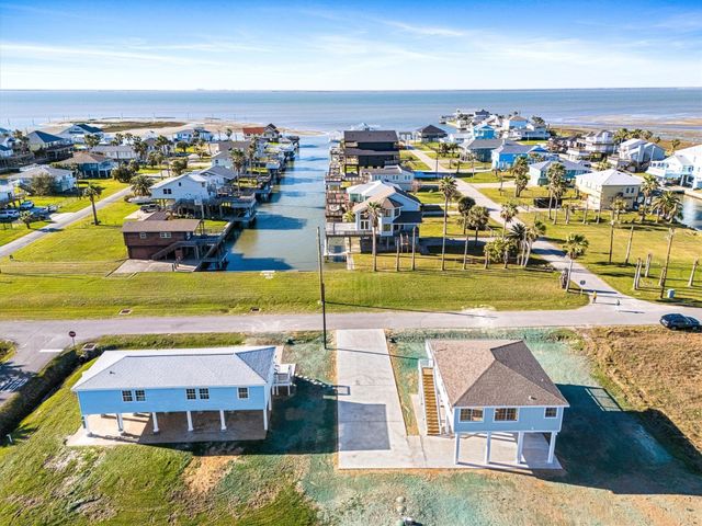 3903 2nd St — Bay Harbor