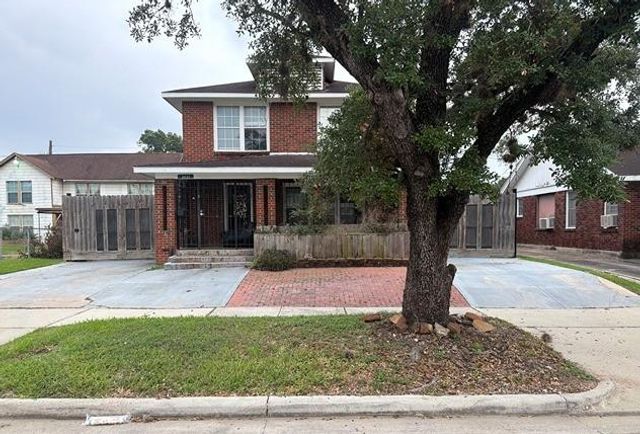2421 Wilshire St — Riverview