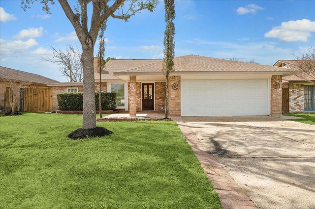 8703 Twisting Vine Ln — Woodland Trails