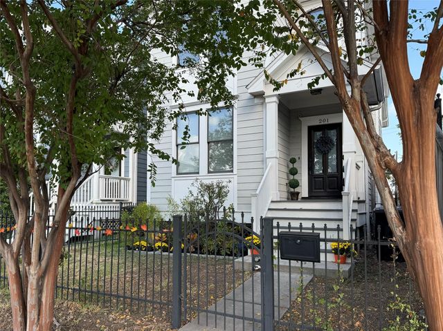 201 W 24th St — Houston Heights