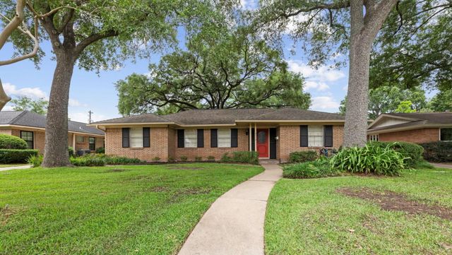 4510 Creekbend Dr — Willow Bend