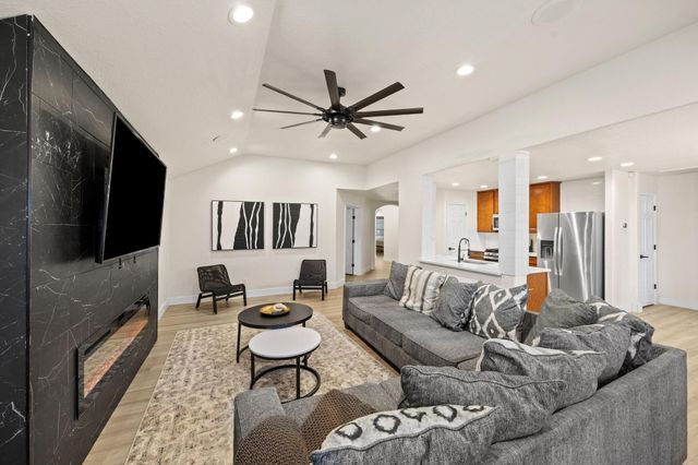2710 Gaelic Green St — Bayou Oaks/West Orem