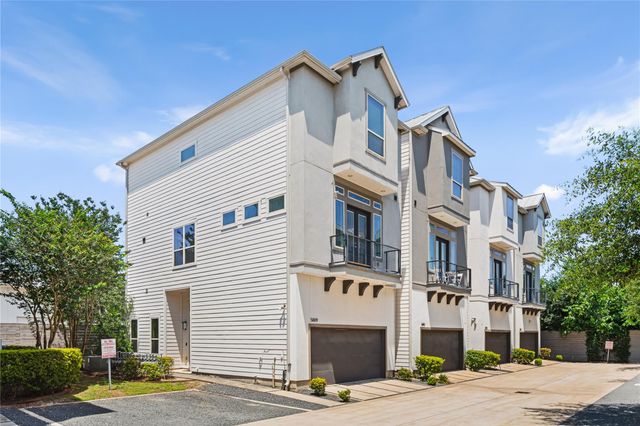 5809 E Post Oak Ln — Uptown North