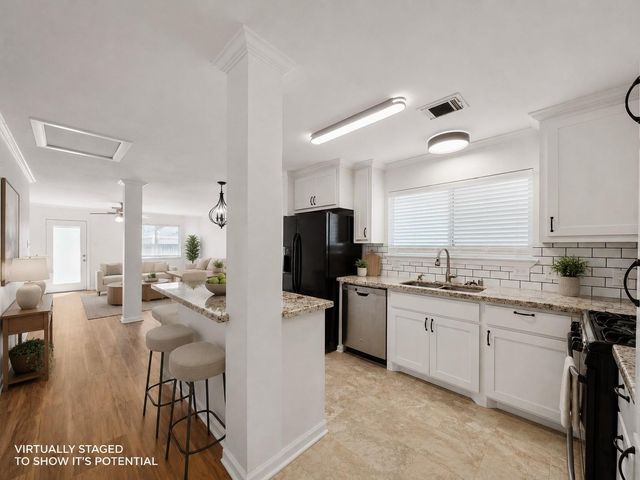 6139 Lone Prairie Way — Lakeville Sec 02 Amd