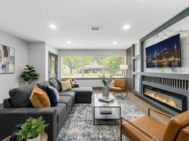 6058 Lyndhurst Dr — Edgewood Sec 06
