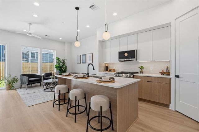 4610 Gunter St — Pinecrest Court Sec 03