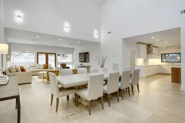 14107 Carolcrest Cir — River Forest