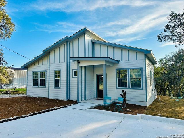 1064 OVERBROOK LN — CYPRESS COVE COMAL