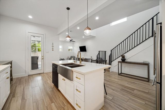 5021 Creekmont Dr — Rosslyn Heights