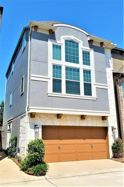 2716 Church Wood Dr — Royal Oaks Square