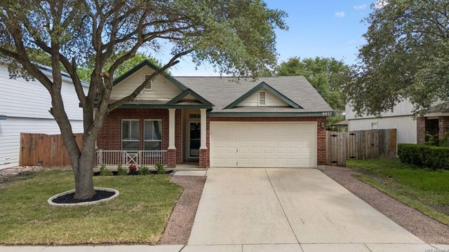 8927 Interlachen — FOREST CREEK