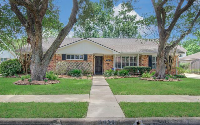 5459 Carew St — Maplewood Sec 10