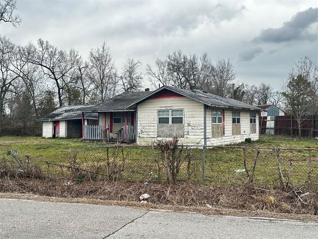 8614 Fringewood Dr — Newhaven Place