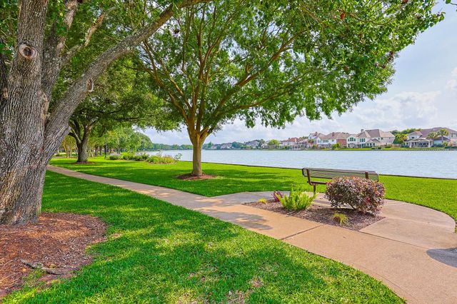 4115 Mainsail Cir — Lakeshore At Brightwater