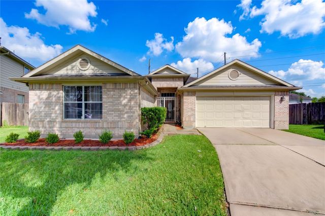 702 Hollyhock Dr — Applecreek Bend