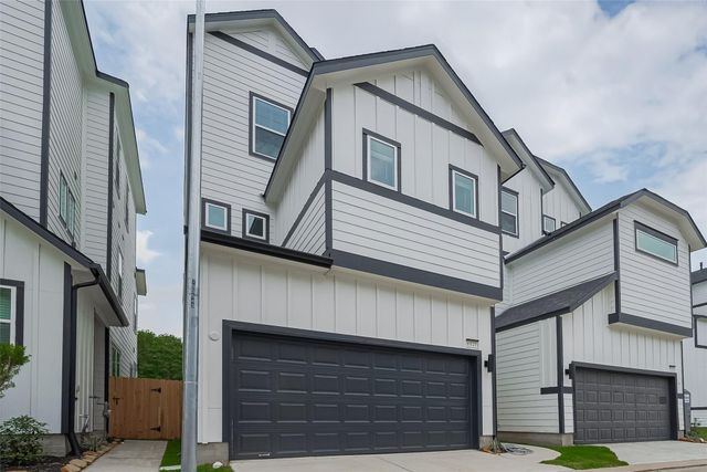 8913 Grovner Pl — Regents Court