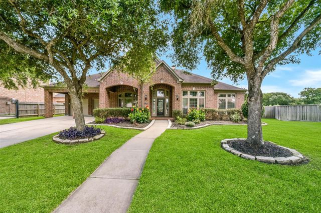 3104 Richard Ln — Friendswood Oaks