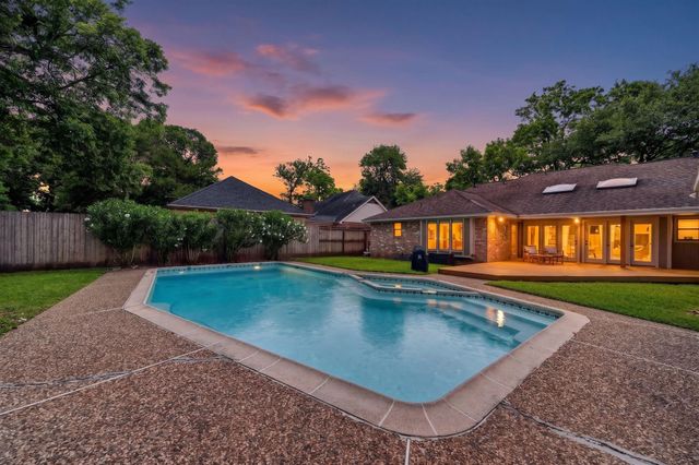 1602 S Hearthside Dr — Pecan Grove Plantation Sec 3