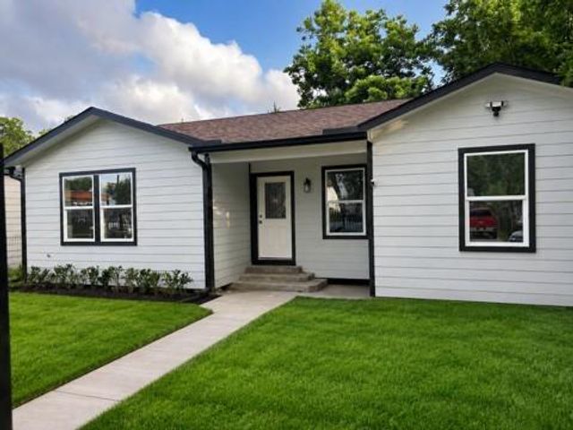 216 Burress St — Elmwood
