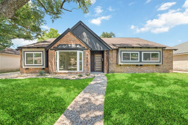 5950 Dumfries Dr — MAPLEWOOD SOUTH SEC 6