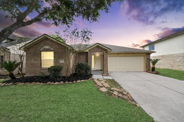 23127 N Waterlake Dr — Westpark Lakes Sec 1
