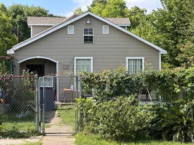 7812 E Magnolia St — Harrisburg