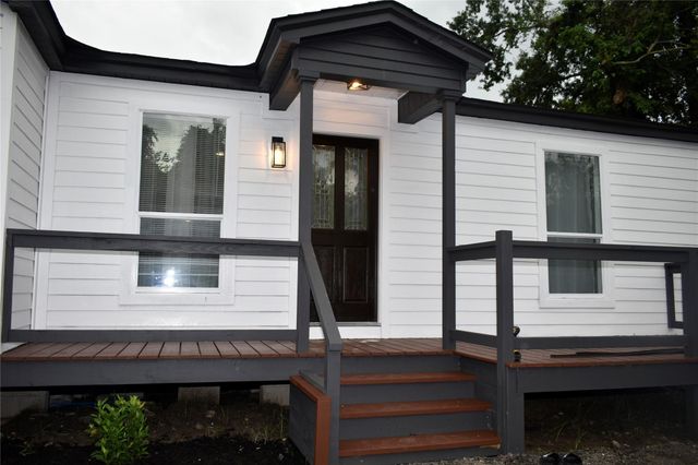 9401 Heatherside St — North Shadydale Annex