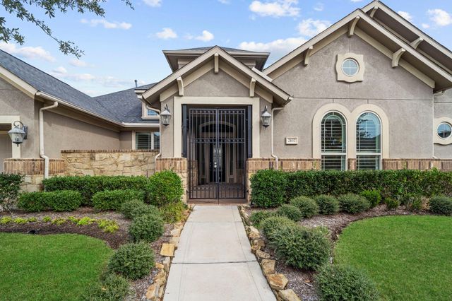 2102 Old Town Dr — Sienna