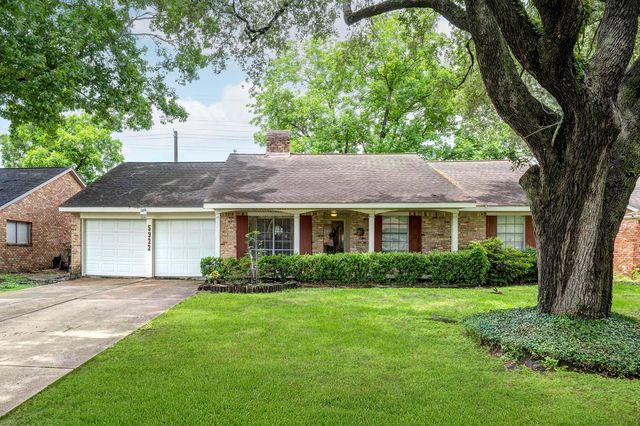 5922 Willowbend Blvd — Westbury