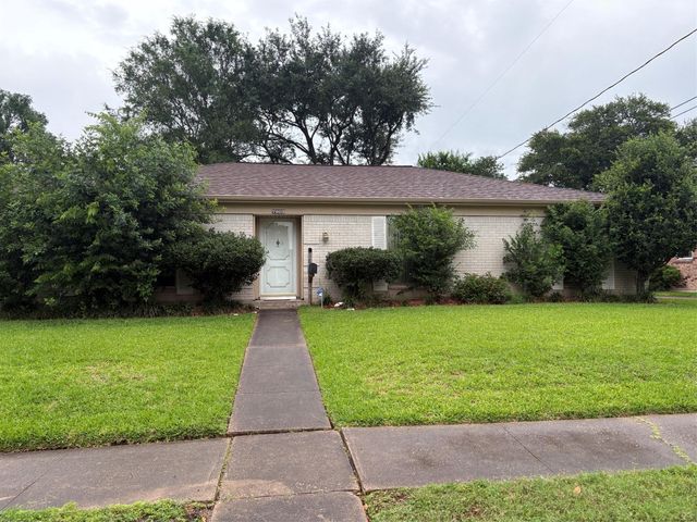 7903 Augustine Dr — Sharpstown Country Club Terrac