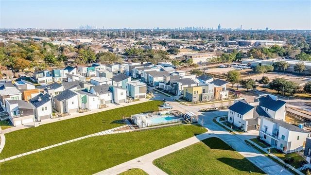 3406 Asher Landing Ln — Avondale Square