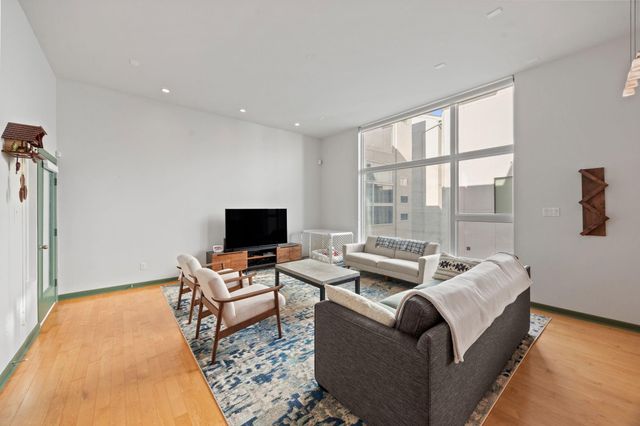 5628 Kiam St B — Kiam 02 Twnhms