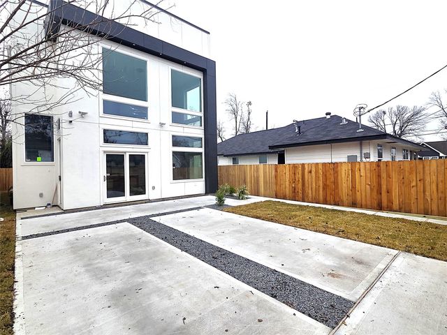 1207 Collier St — EASTLAWN