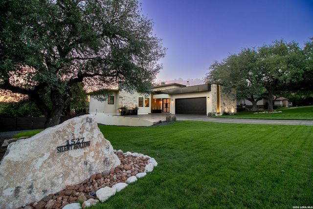 1527 Silent Hollow — TIMBERWOOD PARK