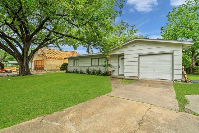 207 W Saunders St — Patton 1