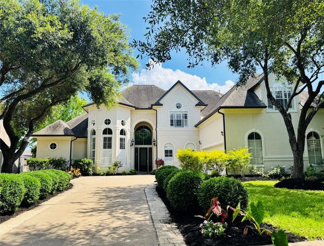 24 Saint Christopher Ct — Waters Of Avalon Sec 3