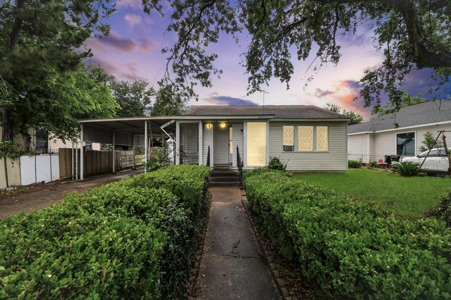 7111 Quince St — Woodridge Sec 03